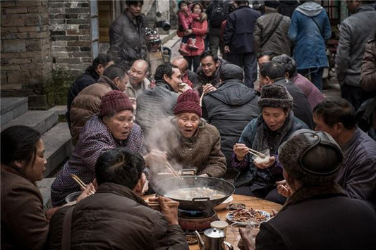 Dreaming of Many People Eating at a Banquet 梦见好多人在一起吃席