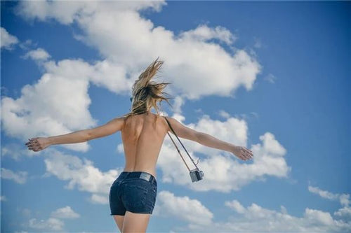 梦见裸身在街上走 — dreaming of walking naked in the street, classical Chinese dream interpretation