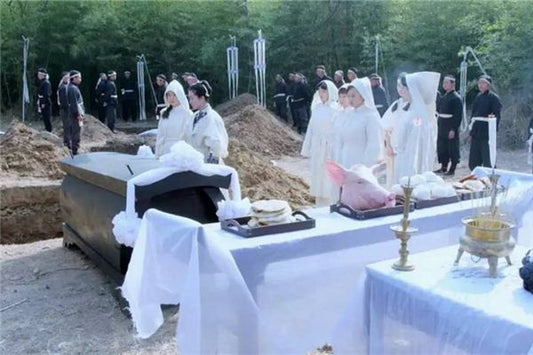 Dreaming of Wearing Mourning Clothes 梦见戴孝 — Taoist dream interpretation