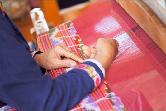 梦见织布 — dreaming of weaving cloth, Wood element dream illustration
