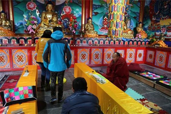 Dreaming of worshipping at a temple - Taoist dream interpretation