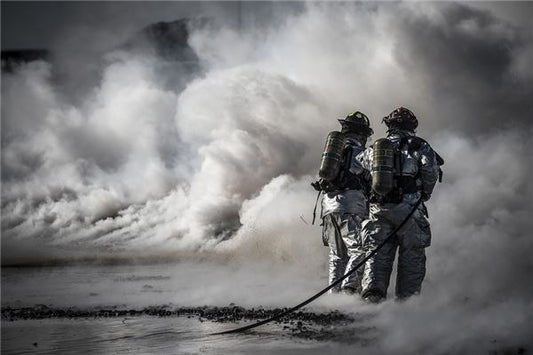 Married woman dreaming of extinguishing a fire - Water element dream interpretation