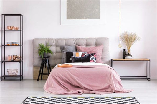 Married woman dreaming of folding bedding - Wood element dream interpretation