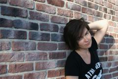 Woman Dreaming of a Section of Hair Cut Off: Five Elements Wood (木), auspicious omen. Auspicious in autumn, inauspicious