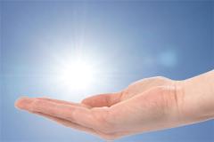 Woman Dreaming of Maggots on Her Hand: Meaning: Five Elements Metal (金), mixed omen. Auspicious in autumn, inauspicious 